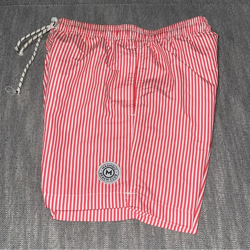 Men’s | Size Small Swim Trunks | Coral/white